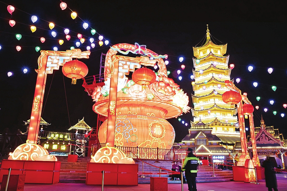 济南方特新春灯会大年初一亮灯