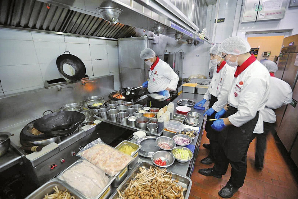 济南市食药监局、高新区市场监管局联合检查年夜饭承接餐厅