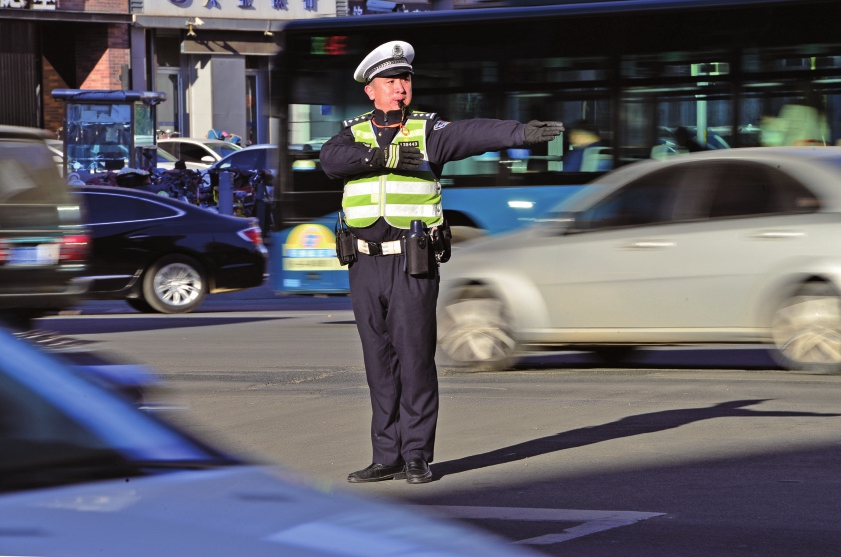 他们是十字路口的最美风景 ———走近泉城“最美文明交通路口”