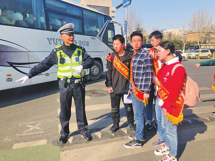 他们是十字路口的最美风景 ———走近泉城“最美文明交通路口”