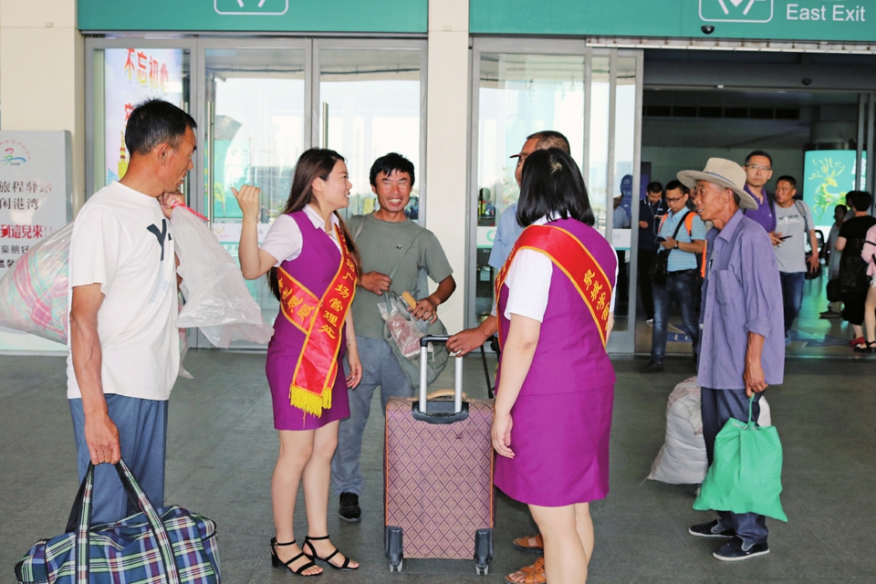 西站有座彩虹桥 服务温暖八方客