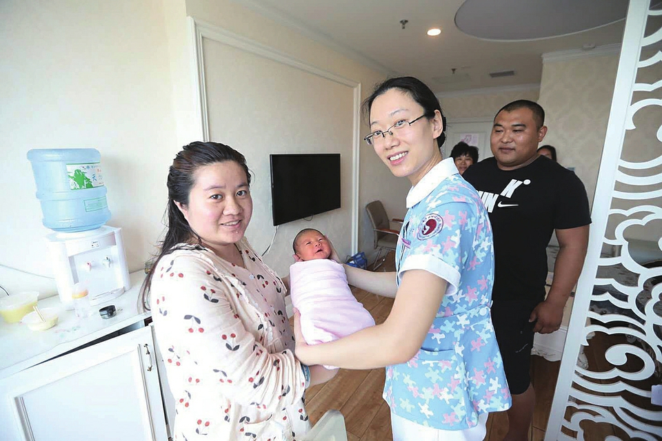 母亲节碰上护士节 这里上演“爱的二次方”