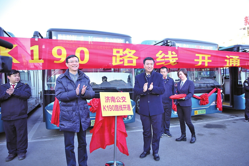 ○优化线网全面提速 ○节能减排成效显著 ○定制公交深受欢迎 ○移动支付更加便民 济南公交发展新引擎动力十足