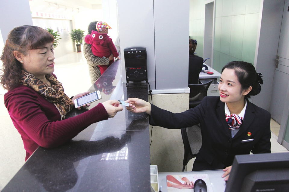 ○优化线网全面提速 ○节能减排成效显著 ○定制公交深受欢迎 ○移动支付更加便民 济南公交发展新引擎动力十足