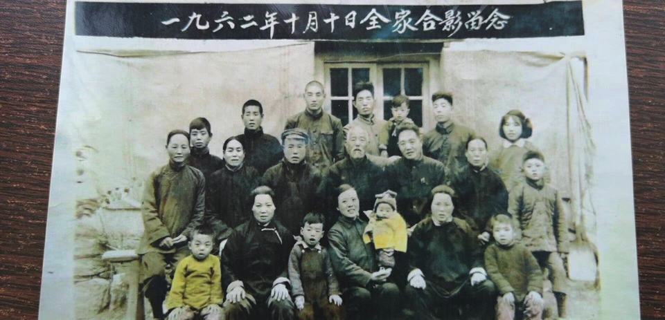 请帮这张全家福找到“家”