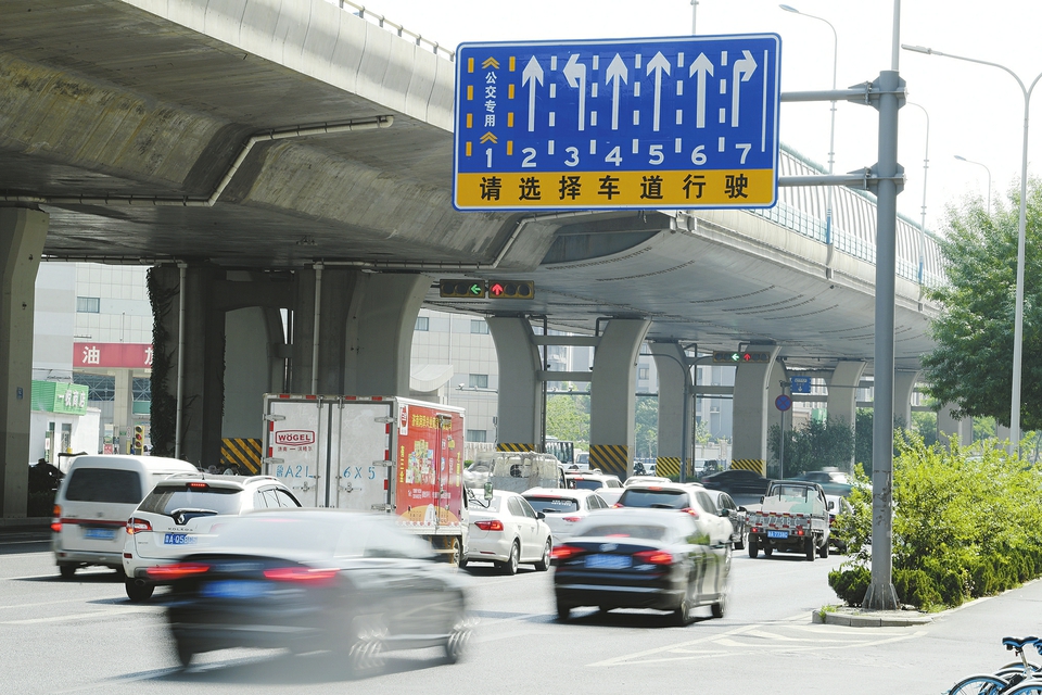 走过路过看准车道 北园高架路济齐路下口一左转车道变为直行道