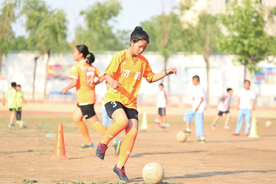女足世界杯战火重燃 踢球女孩的健与美您知道吗