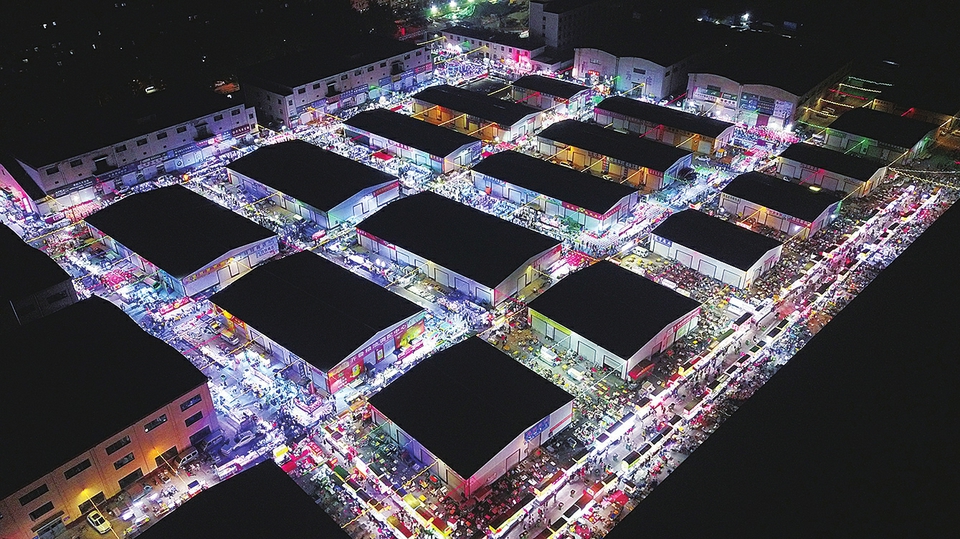 无夜市 不生活 —花园路商圈“零点”之体验