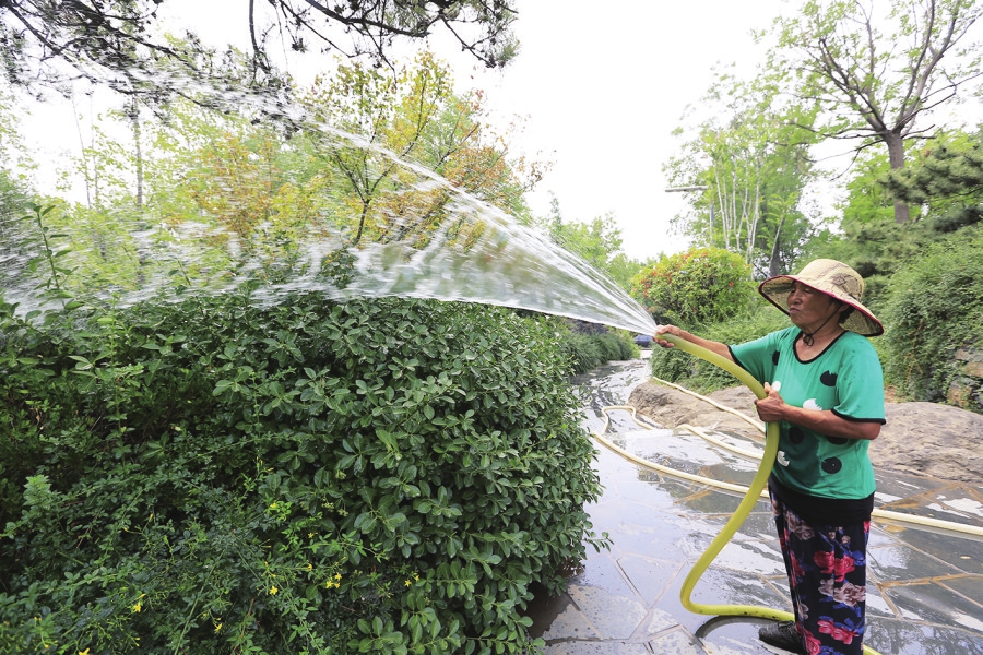 高温“烤”验 ——致敬冒着酷暑坚守岗位的劳动者