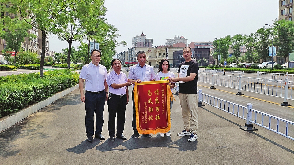他们把百姓的事儿记在心上扛在肩上