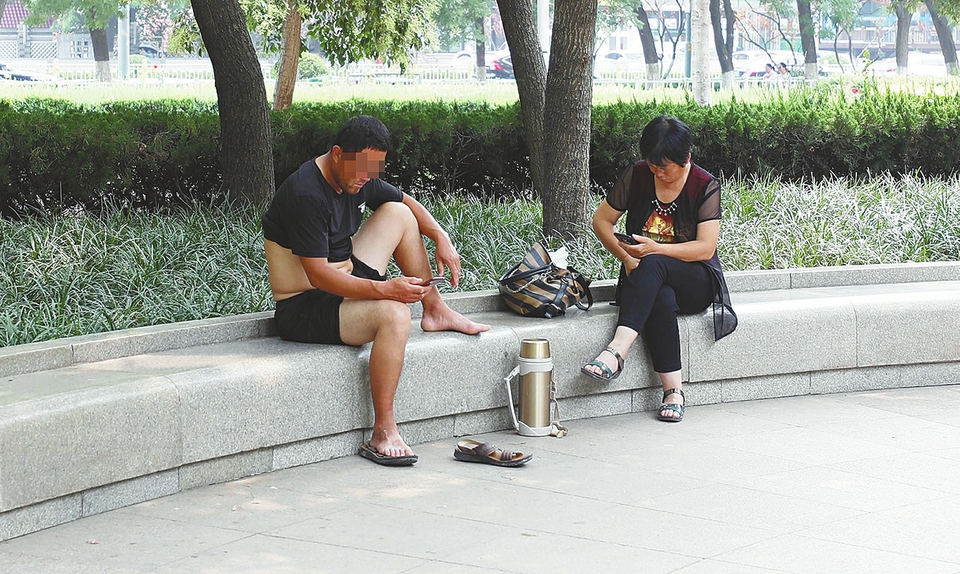 纳凉需心静 避暑要文明