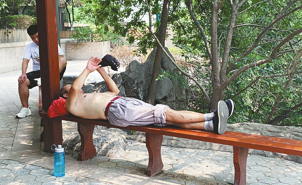 纳凉需心静 避暑要文明