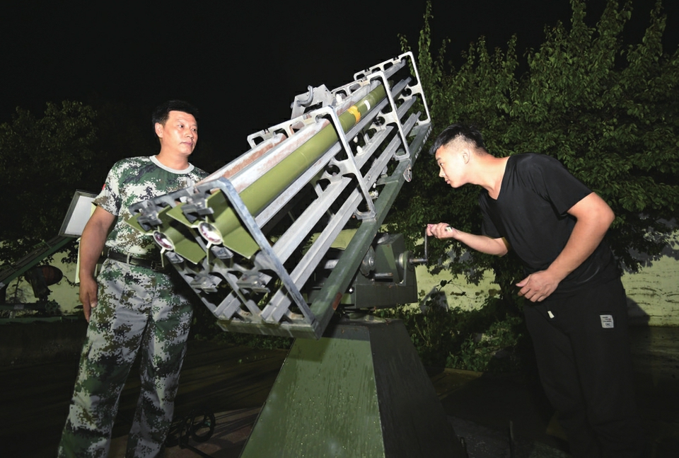 夜访人工增雨“火箭兵”