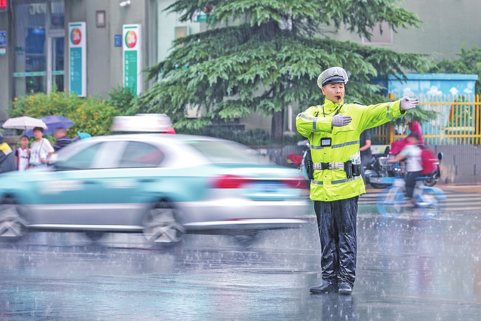 烈日风雨映初心