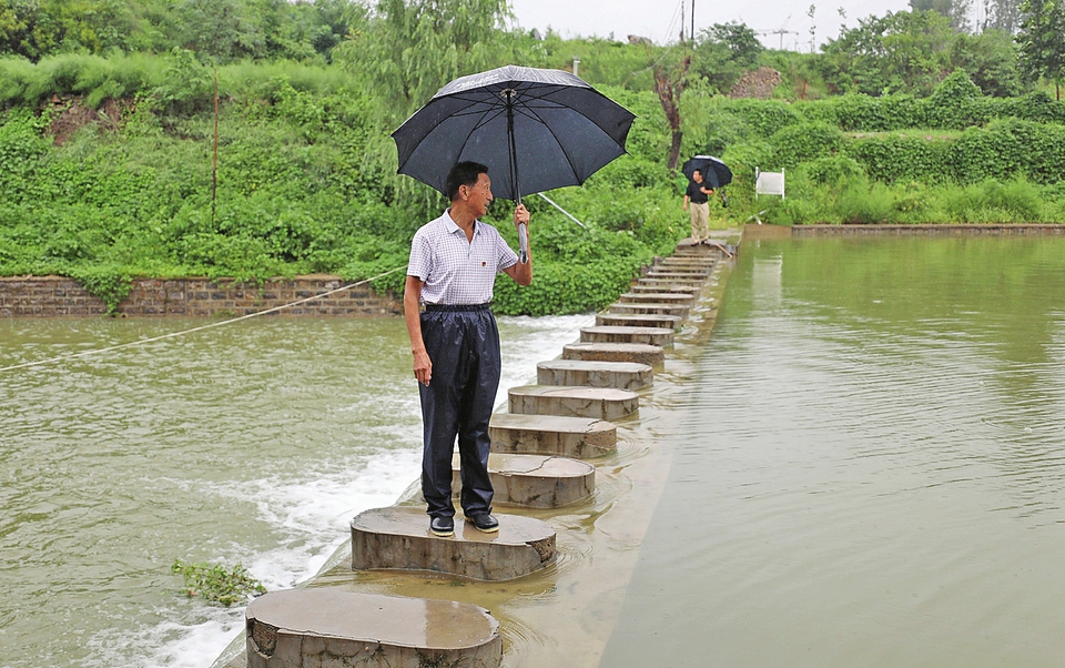 患癌老支书抗击“利奇马” “只要村民需要，我就一直坚守下去”