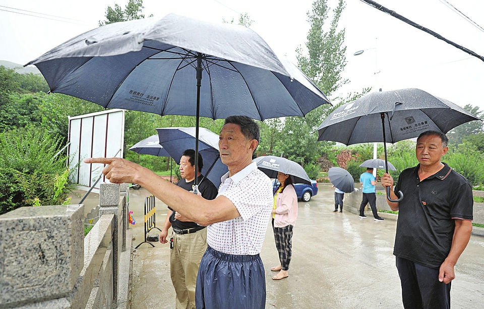 患癌老支书抗击“利奇马” “只要村民需要，我就一直坚守下去”