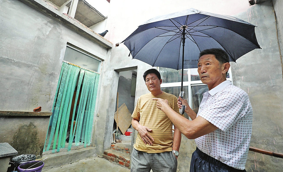 患癌老支书抗击“利奇马” “只要村民需要，我就一直坚守下去”