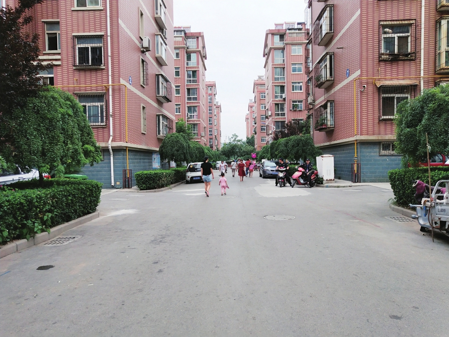 疏堵结合为“临时市场”找新家 大杨新区北侧道路“变宽”了