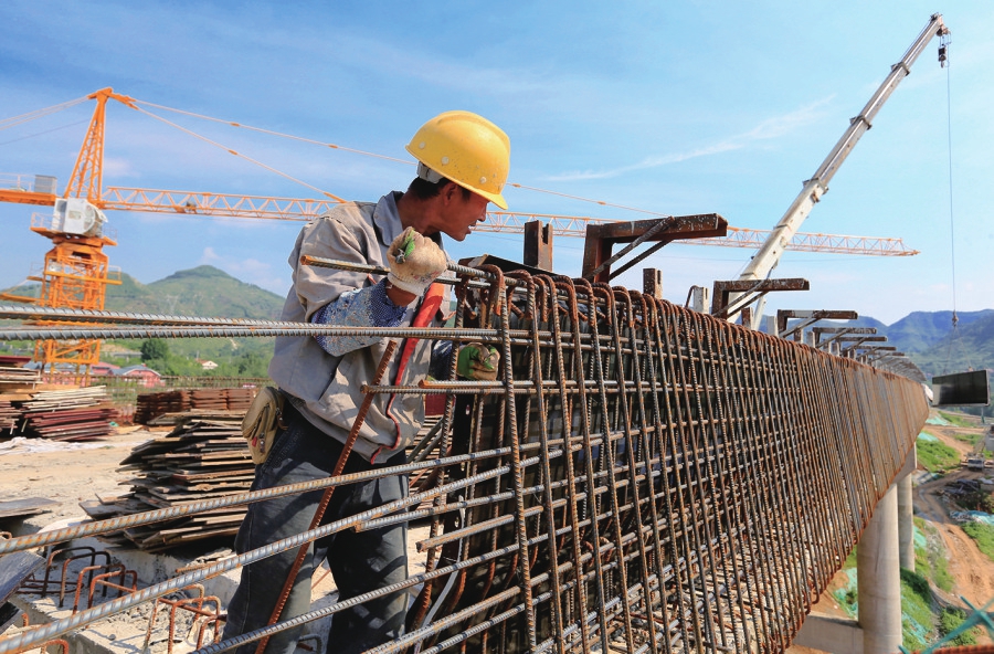 濟泰高速濟南段施工緊鑼密鼓 錦繡川互通特大橋建設完成過半