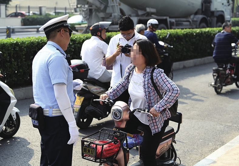 轻微交通违法“发朋友圈集赞”可免罚 济南试行“5选1”教育惩戒管理模式