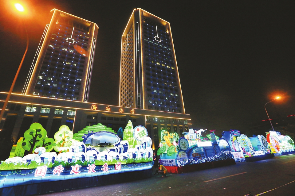 这场色彩盛宴别错过 泉水节花车巡游今起亮相