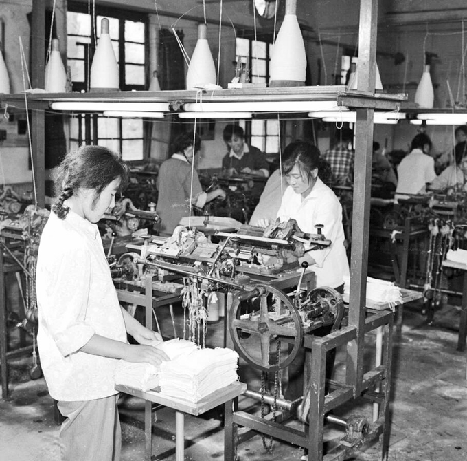 破冰扬帆逐浪潮头——改革开放路上步履铿锵