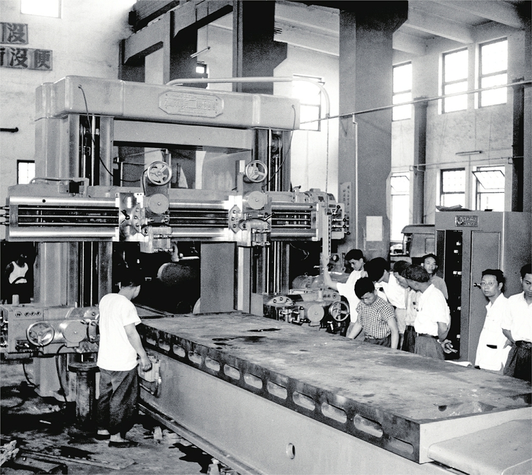 历经多次转型升级勇立潮头 “第一”挺起实体经济脊梁