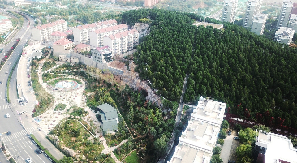 废旧荒山变身创意公园