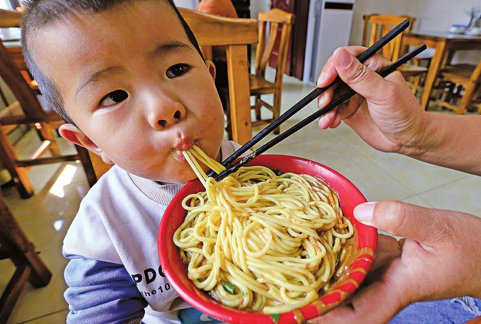 一碗米粉的“幸福味道”:赶过大集、进过大观园,如今有了门店