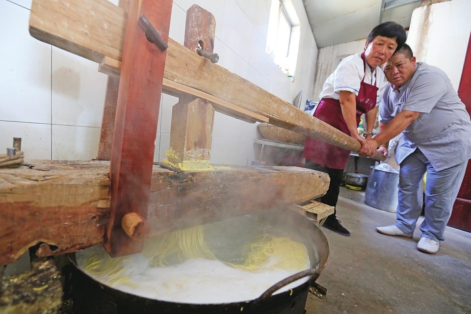 一碗米粉的“幸福味道”:赶过大集、进过大观园,如今有了门店