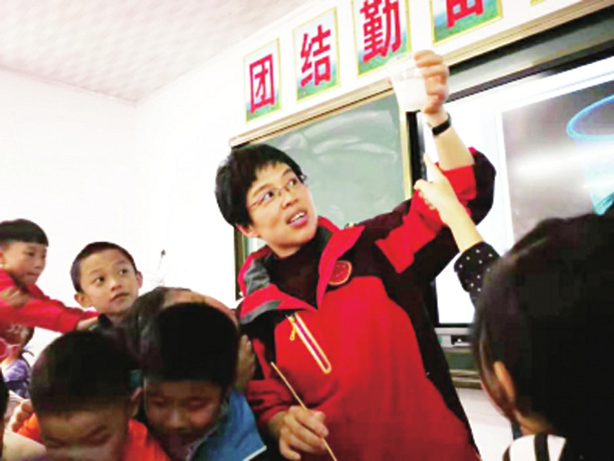 入湘一周各推特色课 泉城义工支援湘西显身手