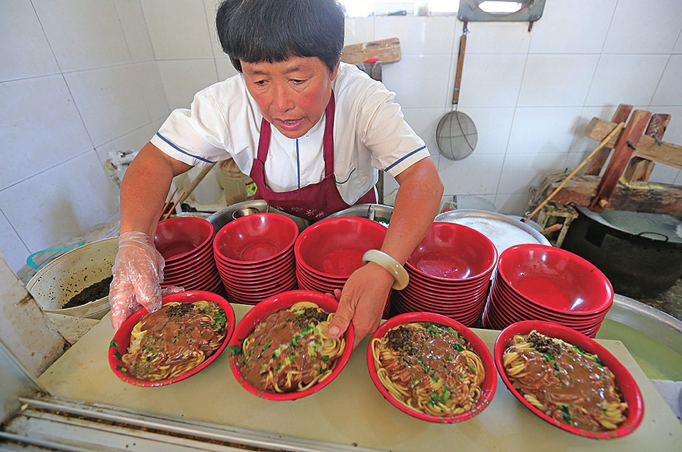 一碗米粉的“幸福味道”:赶过大集、进过大观园,如今有了门店