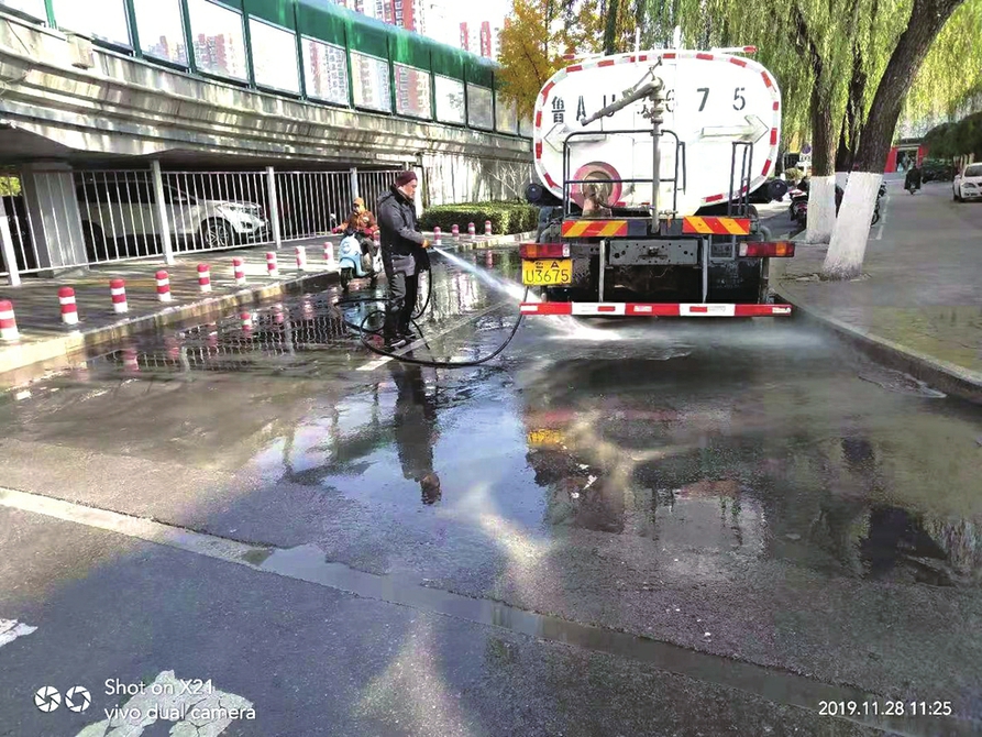 【创城再出发 品质再提升】机械化、标准化作业 深度延伸无死角 道路保洁确保创城迎评“零失分”