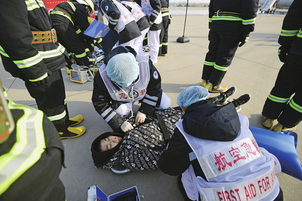 济南国际机场举行应急救援综合演练 揭秘“中国机长”式救援