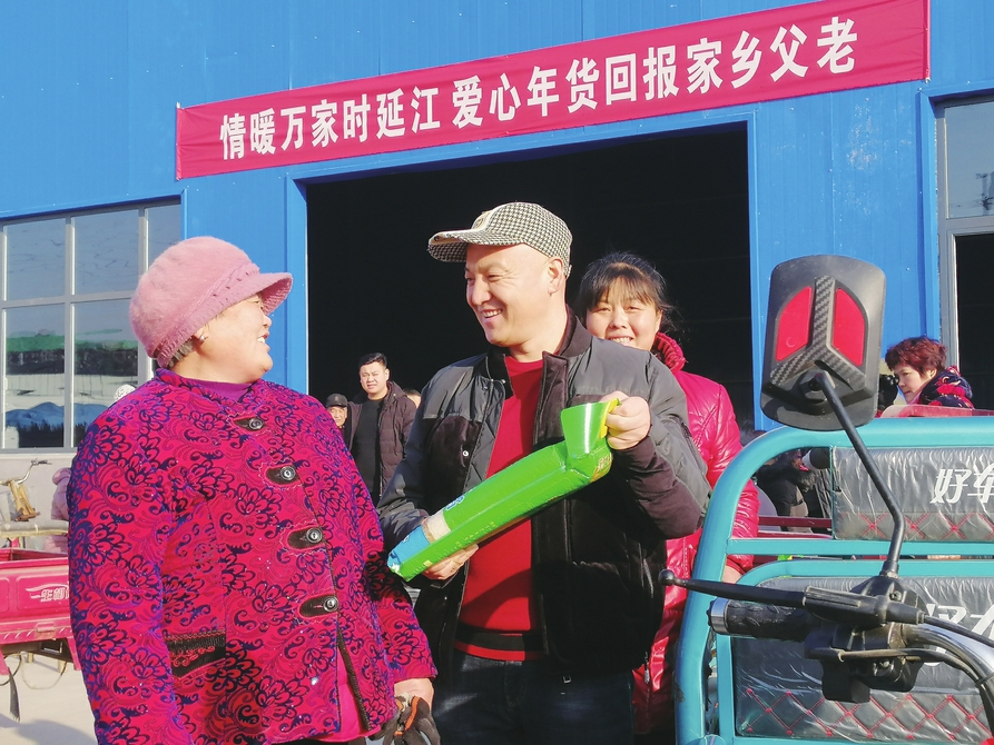 致富不忘家乡父老 爱心企业家时延江连续16年为家乡父老送年货