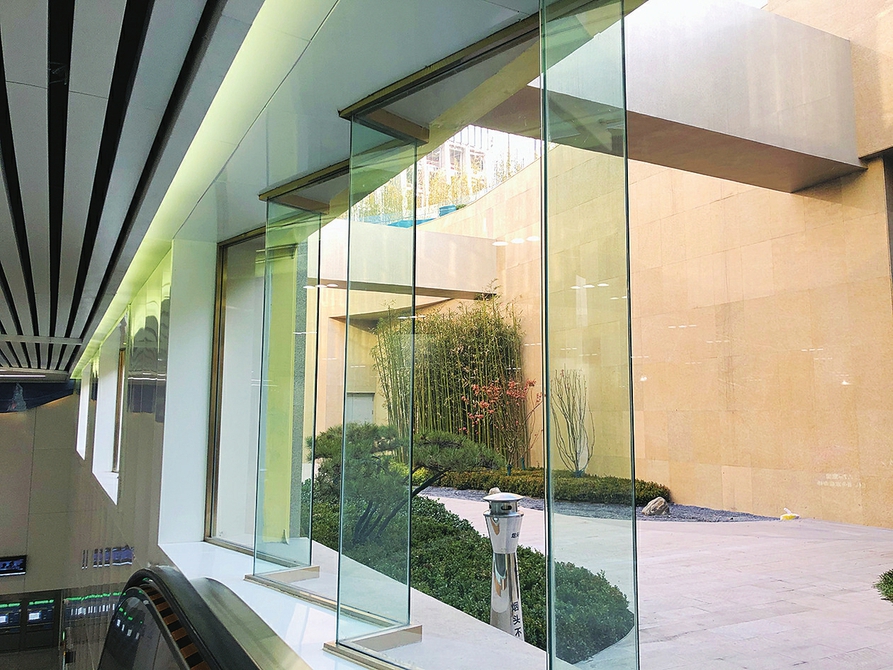 济南轨道交通3号线奥体中心站D出入口——繁华地段的“城市溪谷”