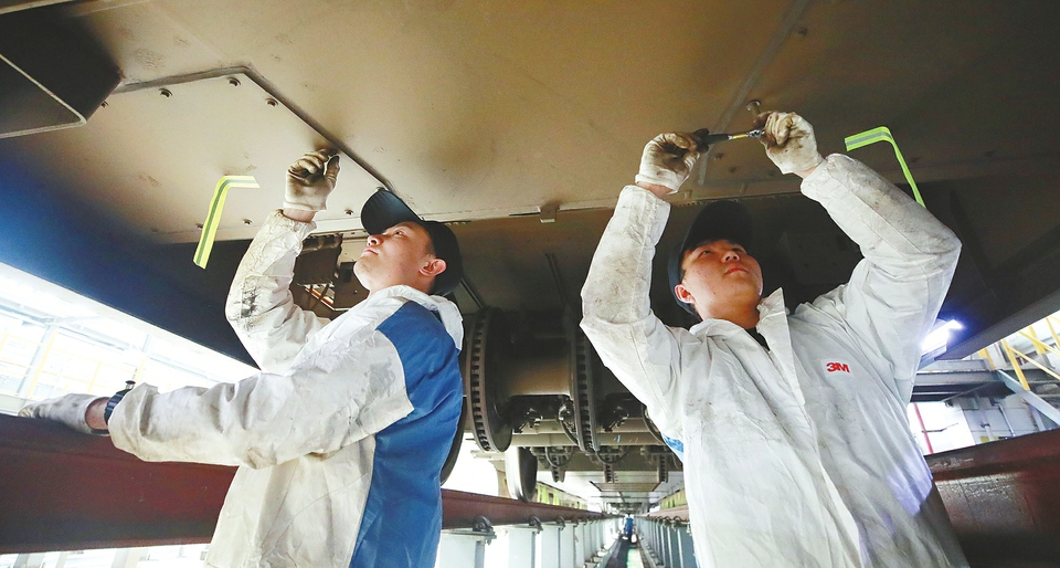 【新春走基层】“和谐号”动车的“体检”自述