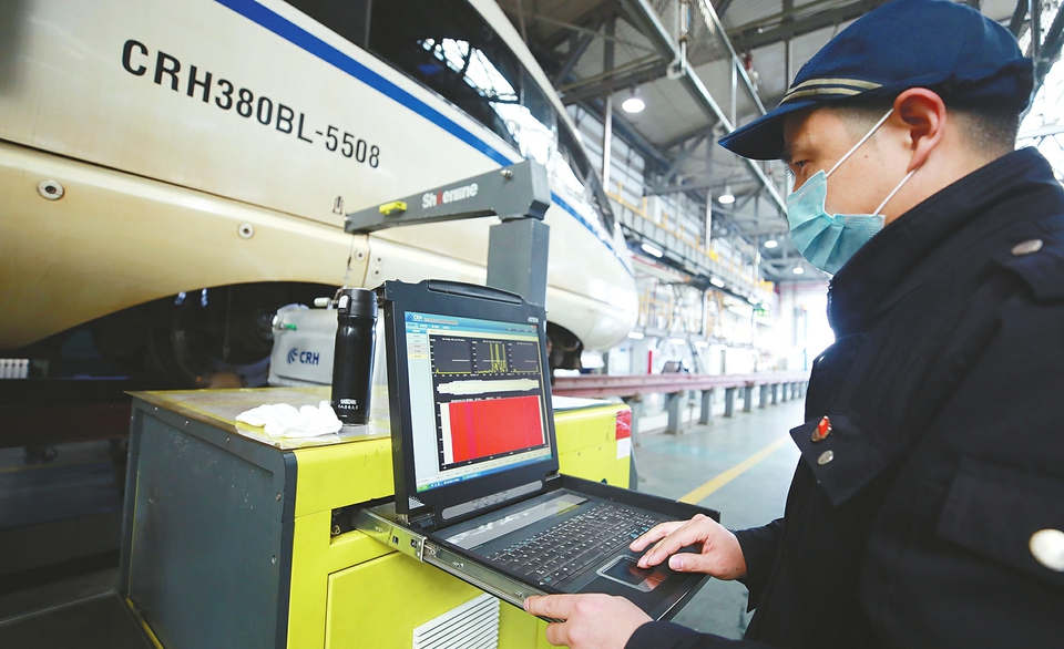 【新春走基层】“和谐号”动车的“体检”自述