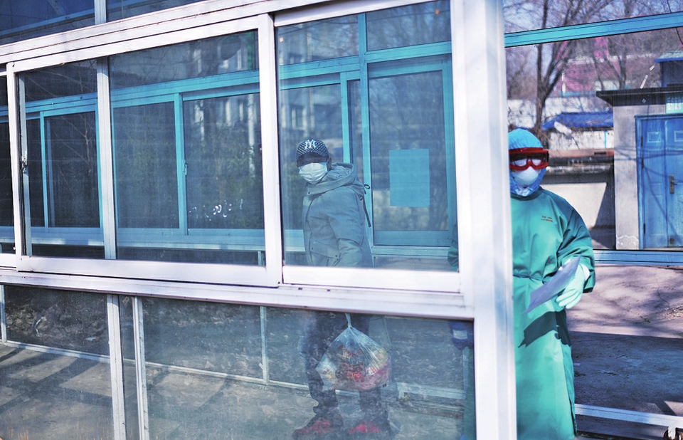 看不见你的脸 记得住你的暖——探访密切接触留观点的白衣战士