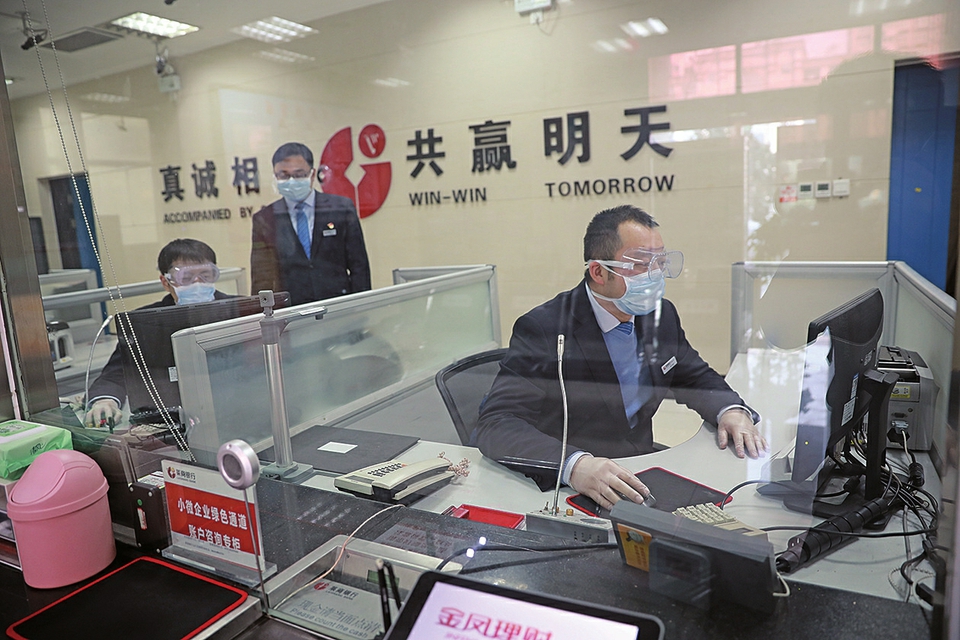 自己动手衣食足 加紧生产战疫忙——细听复工复产“大合唱”中的每一个音符