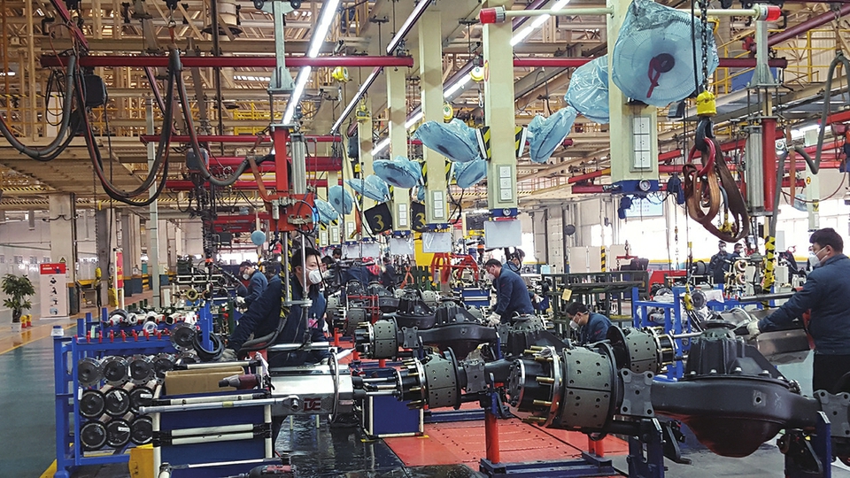 自己动手衣食足 加紧生产战疫忙——细听复工复产“大合唱”中的每一个音符