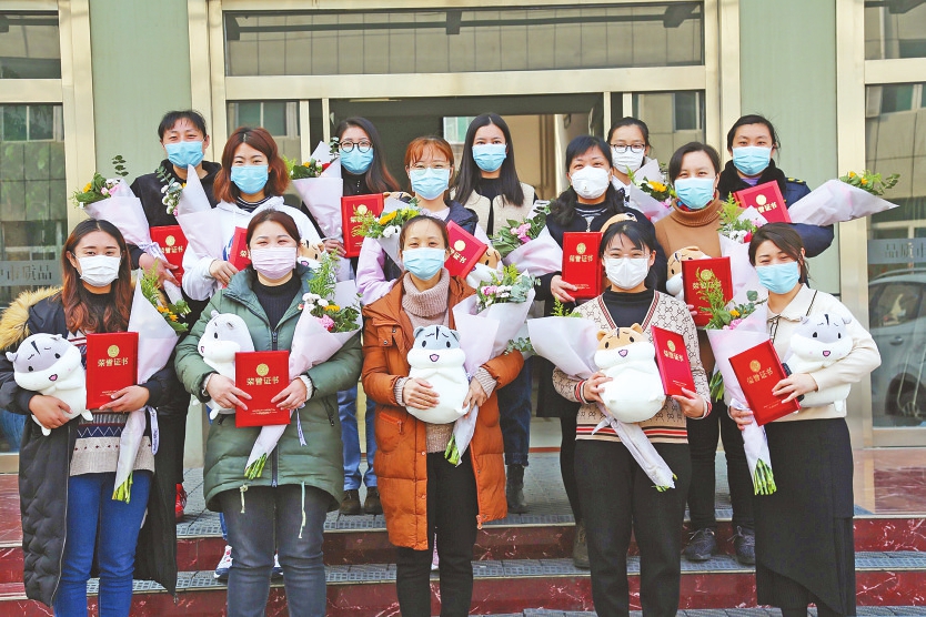 别样的节日致敬最美的她们