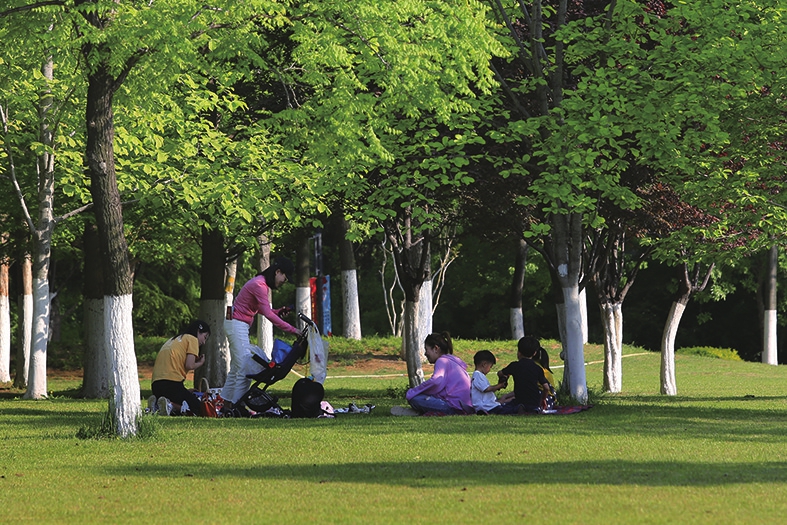 济南植物园花团锦簇迎“五一”