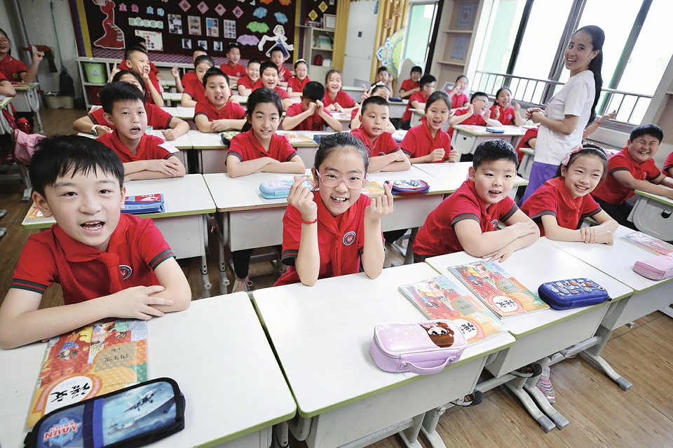 我市34万余名小学生返校复课 久违了，小学校园里的欢笑声！