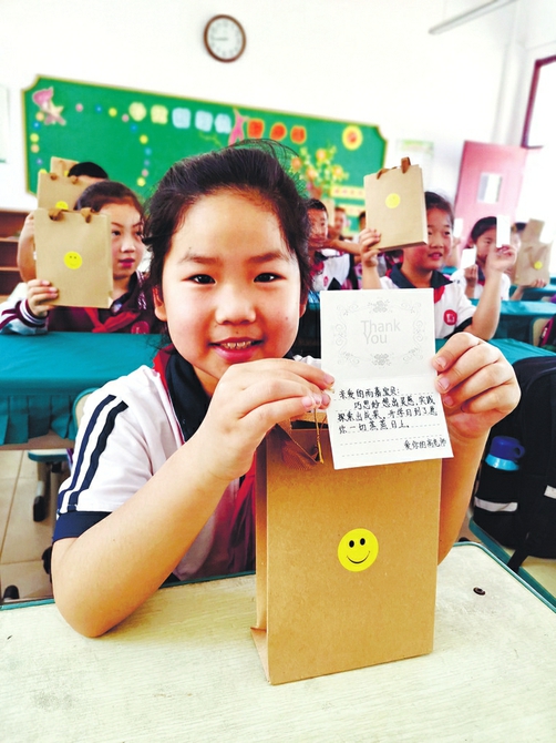 我市34万余名小学生返校复课 久违了，小学校园里的欢笑声！