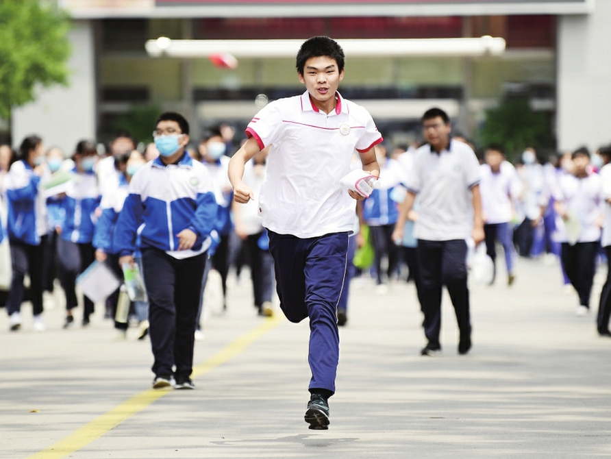 济南市八年级学业水平考试结束 奔跑吧！乘风破浪的少年