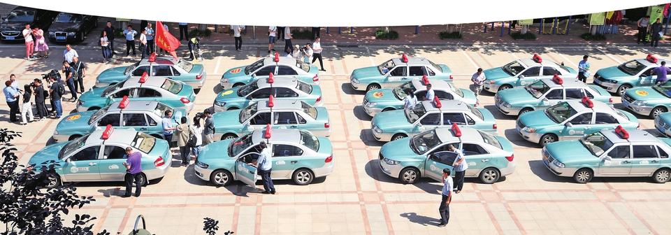 遭遇疫情营收大减 依然坚持冲到一线——出租车爱心助考温暖泉城