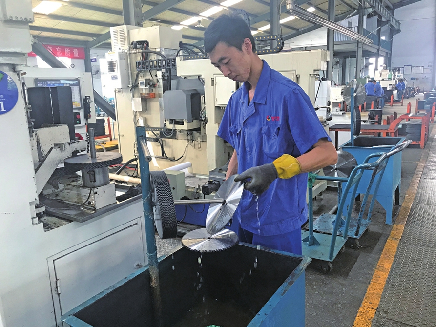 以过硬产品质量夺得行业话语权 黑旋风锯业：行业标准制定的“领头羊”