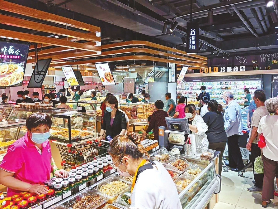 消费扶贫展销人气旺效果好 超市里的重庆湘西产品“生意火”