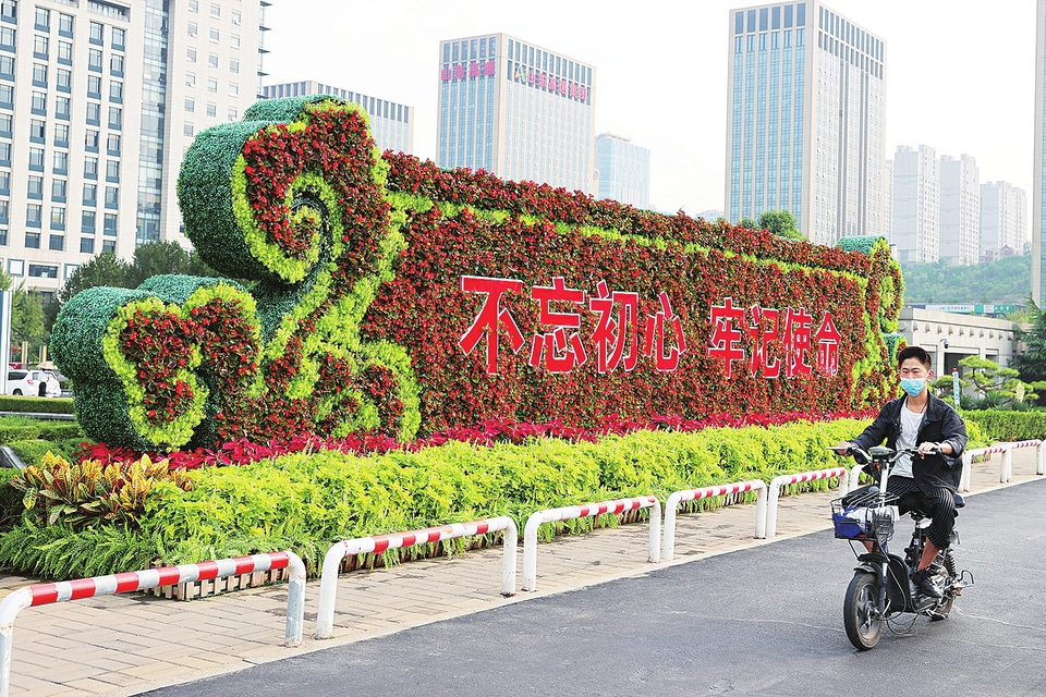 节日花卉布置完工 50万盆鲜花装点历下鲜花盛宴